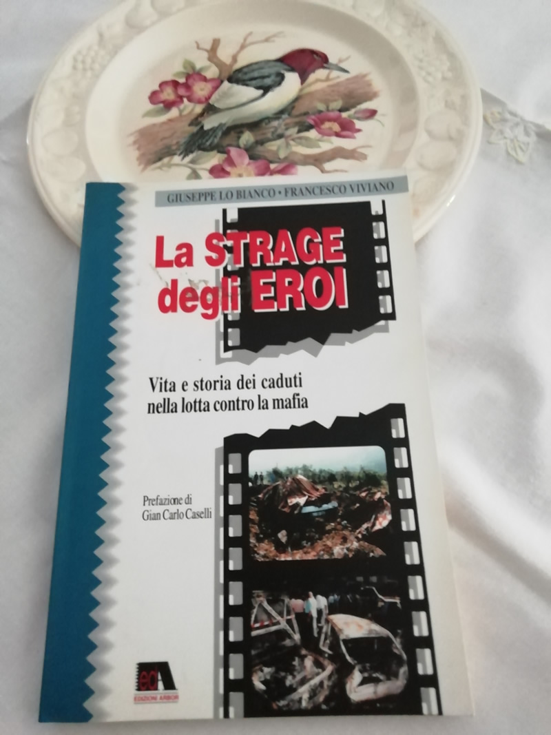 La strage degli eroi. Vita e storia dei caduti nella lotta contro la mafia di Lo Bianco Giuseppe e Viviano Francesco