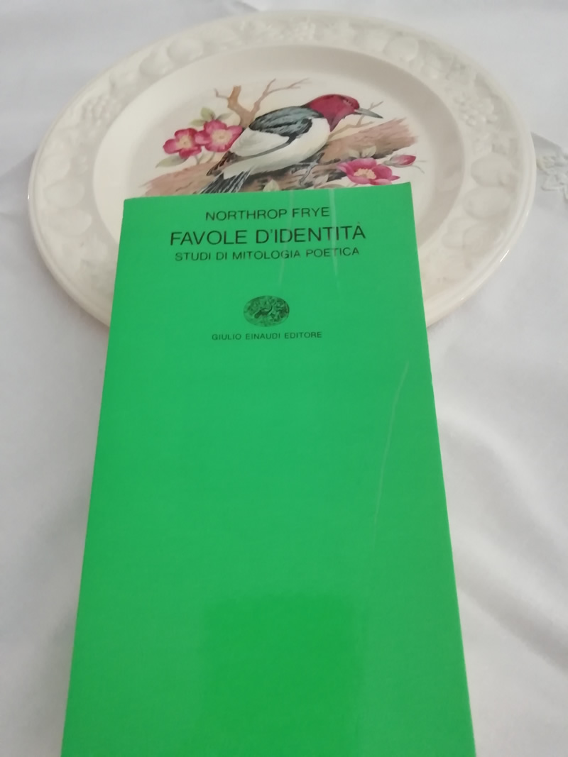 Favole d'identità. Studi di mitologia poetica
di Northrop Frye