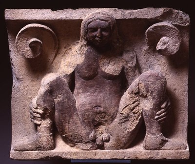 ermafrodito in una metopa, risalente al XII secolo, della cattedrale di Modena